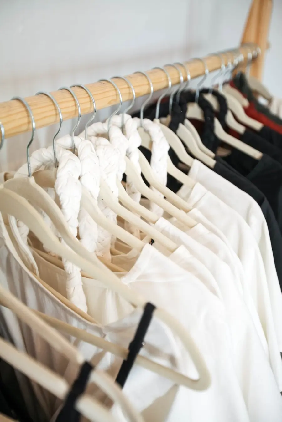 Capsule wardrobe: come costruire un guardaroba essenziale e versatile